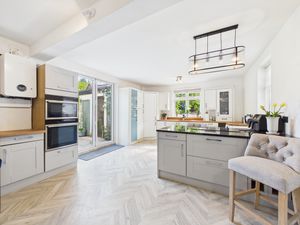 KITCHEN / BREAKFAST ROOM- click for photo gallery